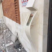 کارگر برای کاشی‌کاری