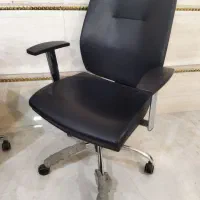 صندلی کارمندی در حد نو