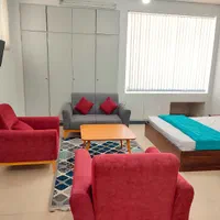 منزل مبله/سوئیت/خانه مسافر/هتل اپارتمان|اجارهٔ کوتاه‌مدت آپارتمان و سوئیت|شیراز, باغ تخت|دیوار