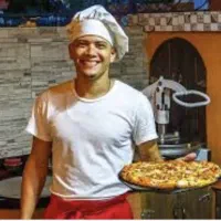 استخدام پیتزا زن آقا