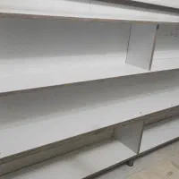 کمد کتابخانه و صندلی و میز مطالعه