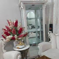 بوفه آینه ای ۳ طبقه همراه با روشنایی از سقف