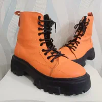 تعدادی کفش و مانتو شال و شلوار