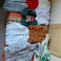 چند دست لباس بچگانه نو