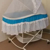 تخت دو منظوره نوزاد.