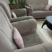 مبل راحتی سالم و تمیز