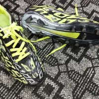 کتونی فوتبال چمن|تجهیزات ورزشی|رودسر, |دیوار