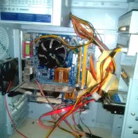 کامپیوتر و مانیتور با موس و کیبورد سالم