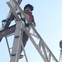 یک جوشکار وارد به جوشکاری