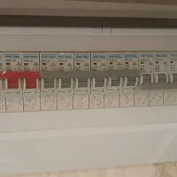 برقکار برقکش. برق کار. برق کش