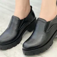 پیشکار ماهر در تولیدی کفش