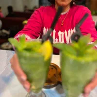 کار در کافه عفیف اباد