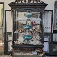 کمد نو دارای چوب بسیار با دوام دارای 3 طبقه شیشه