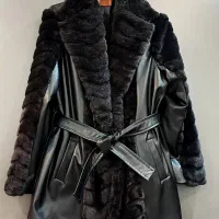 یه عدد پالتو نو یه عدد مانتو در حد نو