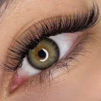 کاشت مژه موقت و میکاپ