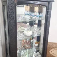 بوفه و‌تعدادی فرش  و میز تحریر بفروش میرسد