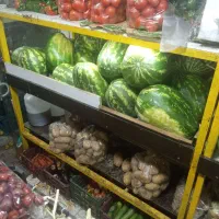 کارگر همکاری میوه فروشی