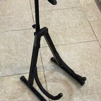 پایه ی نگهدارنده گیتار