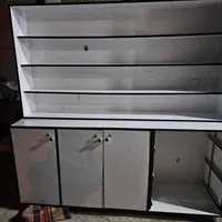 قفسه برای  چیدن کتاب  یا چیدن رنگ مو در آرایشگاه