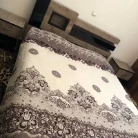 تخت دو نفره همراه با عسلی اینه ومیز