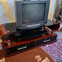 تلویزیون و میز تلویزیون