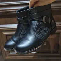 نیم بوت مشکی سایز ۳۸