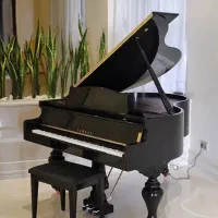 فروش  پیانو گرند یاماها)) برای تالارها  تاج دار