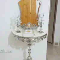 آینه و شمعدان و میز