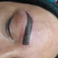 تخفیف میکروبلیدینگ ابرو و شید لب و خط چشم تتو بدن