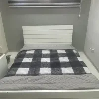 تخت دونفره و پاتختی و تشک
