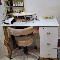 دکور آرایشگاه، سرشور،صندلی اصلاح و میکاپ،میز ناخن