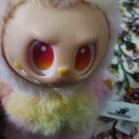 عروسک لبوبو|اسباب‌بازی بچه|قدس, شهر‌قدس|دیوار