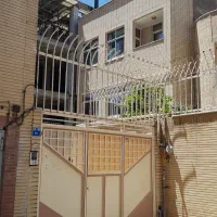 پلاک-195-متری-2-طبقه-درب-حیاط-10-سال-ساخت