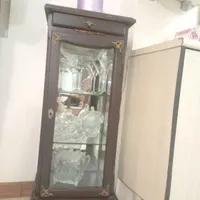 بوفه‌ی کوچک کنار مبلی