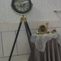 ساعت ایستاده کاملا تمیز و سالم