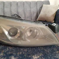 یک جفت چراغ جلوی رانا