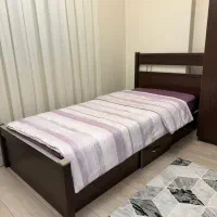تخت‌ خواب یک نفره همراه با تشک