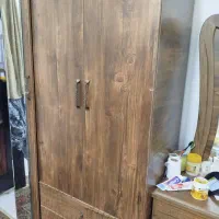 کمد جادار و بزرگ  بهمراه میز ارایش