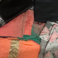 ۴ عدد شال و یک عدد روسری