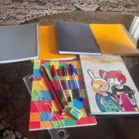 تعدادی دفتر ۱۰۰ برگ سیمی وخودکار ومداد