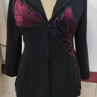 ملکه مجلس باش|لباس|ملکان, |دیوار