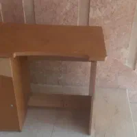 میز تحریر و کامپیوتر