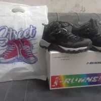 کفش کتانی آی رانر