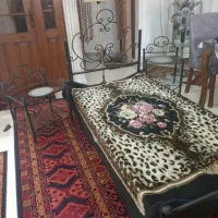 تخت مشکی یک نفره فر فوژه با دو عدد میز ویک آواژور
