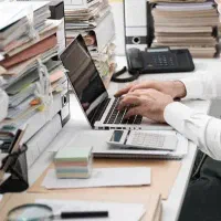 استخدام کارمند اداری