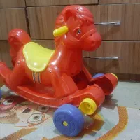 اسب پلاستیکی دو حالته