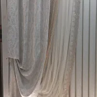 دکور پرده مخمل سفید کرم طرح زیبا فول نگین کاری شده