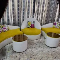 مبل راحتی 7 نفره همراه دو عسلی و میز وسط