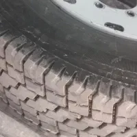 یک جفت لاستیک گل عقب نیسان ۹۰ درصد با رینگ ترک|قطعات یدکی و لوازم جانبی|بافت, |دیوار