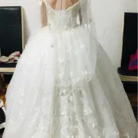 لباس عروس شخصی دوخته شده و تا سایز۴۰ سایز میشه